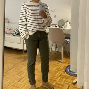 White & black stripe sweatshirt